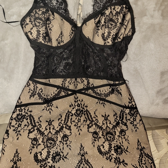 Lace and bandage dress, size L - Picture 4 of 9